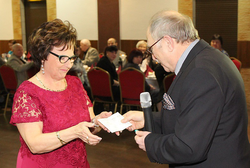 Legitymacje członkowskie dla byłych pracowników Zakładów Chemicznych POLICE S.A. [foto]