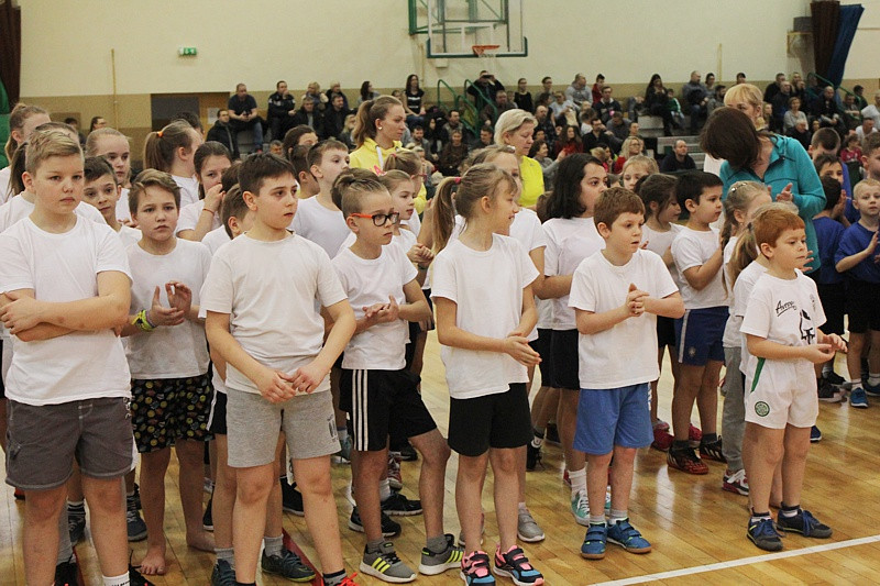 Turniej Gier i Zabaw Ruchowych dla uczniów Szkół Podstawowych [foto/wideo]