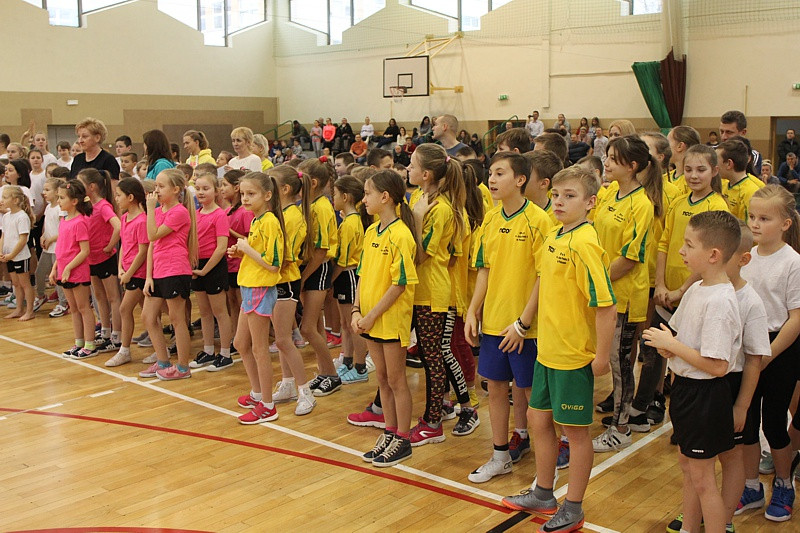Turniej Gier i Zabaw Ruchowych dla uczniów Szkół Podstawowych [foto/wideo]