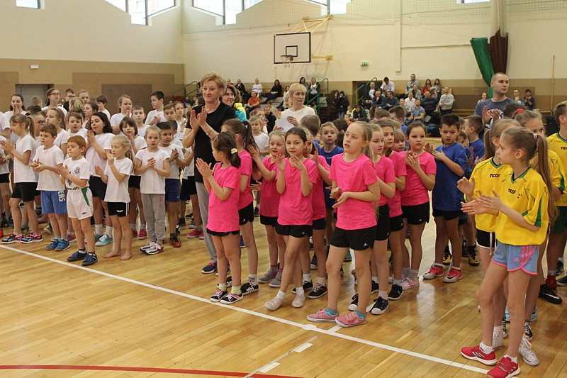 Turniej Gier i Zabaw Ruchowych dla uczniów Szkół Podstawowych [foto/wideo]