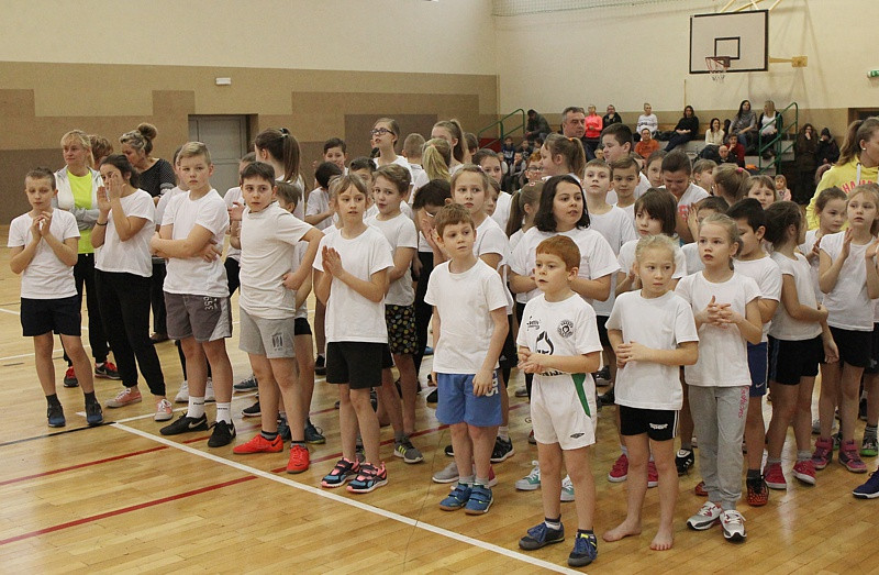 Turniej Gier i Zabaw Ruchowych dla uczniów Szkół Podstawowych [foto/wideo]