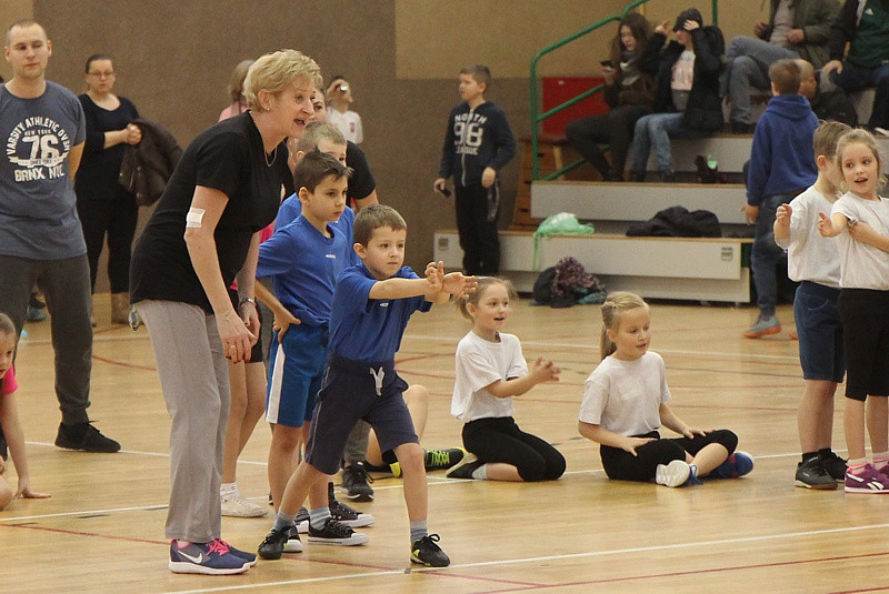 Turniej Gier i Zabaw Ruchowych dla uczniów Szkół Podstawowych [foto/wideo]