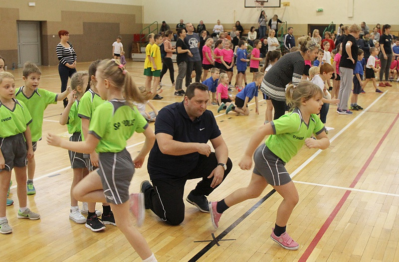 Turniej Gier i Zabaw Ruchowych dla uczniów Szkół Podstawowych [foto/wideo]