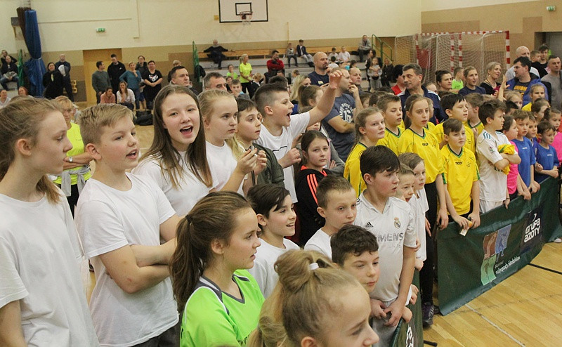 Turniej Gier i Zabaw Ruchowych dla uczniów Szkół Podstawowych [foto/wideo]