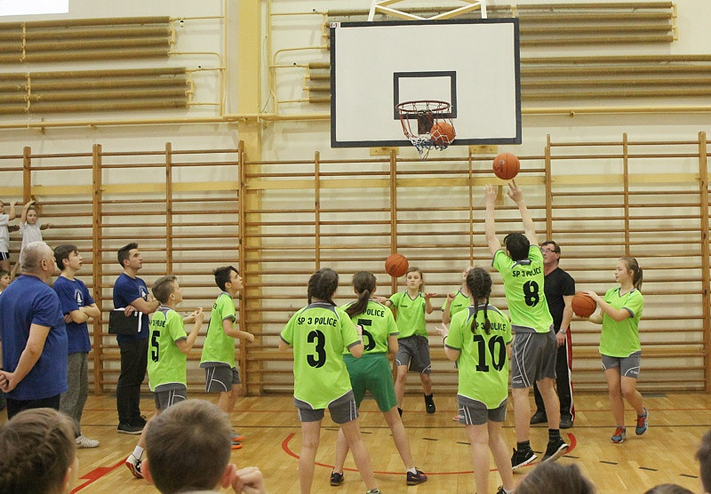 Turniej Gier i Zabaw Ruchowych dla uczniów Szkół Podstawowych [foto/wideo]