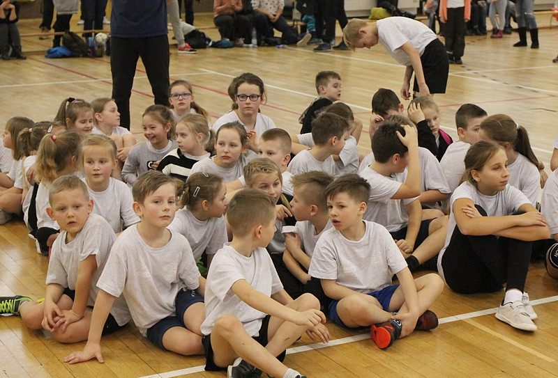 Turniej Gier i Zabaw Ruchowych dla uczniów Szkół Podstawowych [foto/wideo]