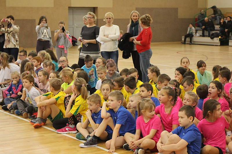 Turniej Gier i Zabaw Ruchowych dla uczniów Szkół Podstawowych [foto/wideo]