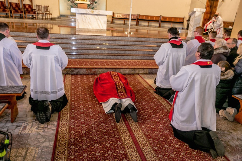 Wielki Piątek - Liturgia Męki Pańskiej [foto]