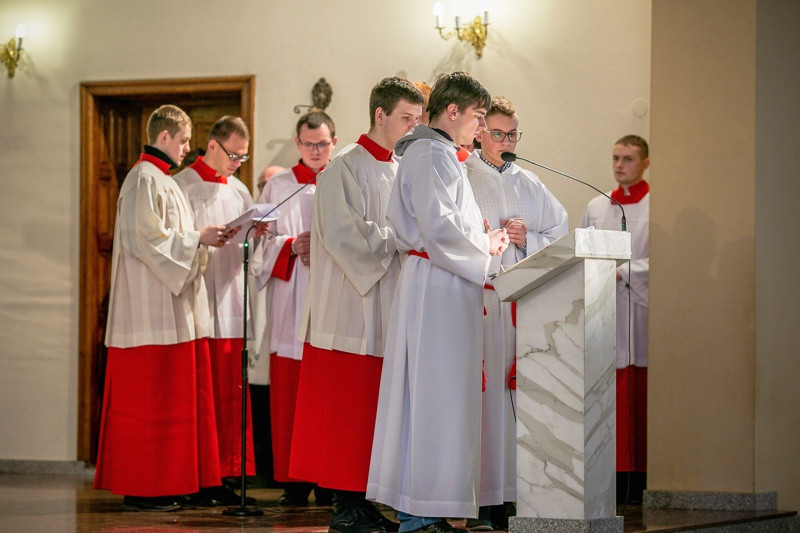 Wielki Piątek - Liturgia Męki Pańskiej [foto]