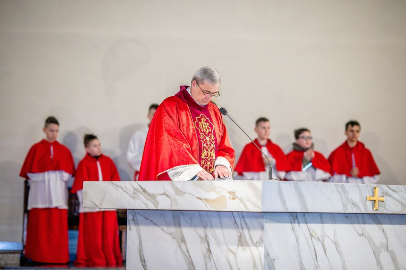 Wielki Piątek - Liturgia Męki Pańskiej [foto]