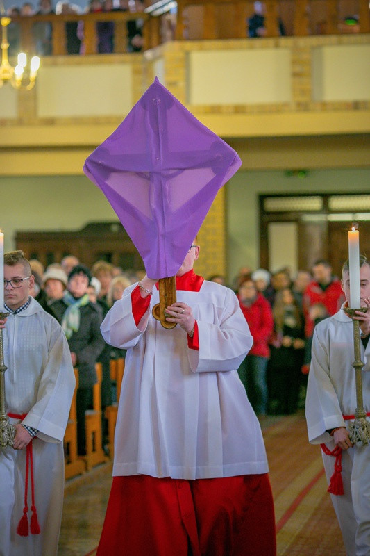 Wielki Piątek - Liturgia Męki Pańskiej [foto]