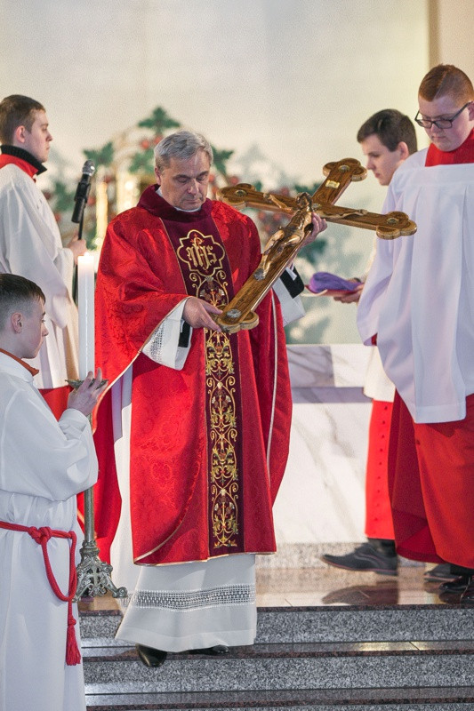 Wielki Piątek - Liturgia Męki Pańskiej [foto]
