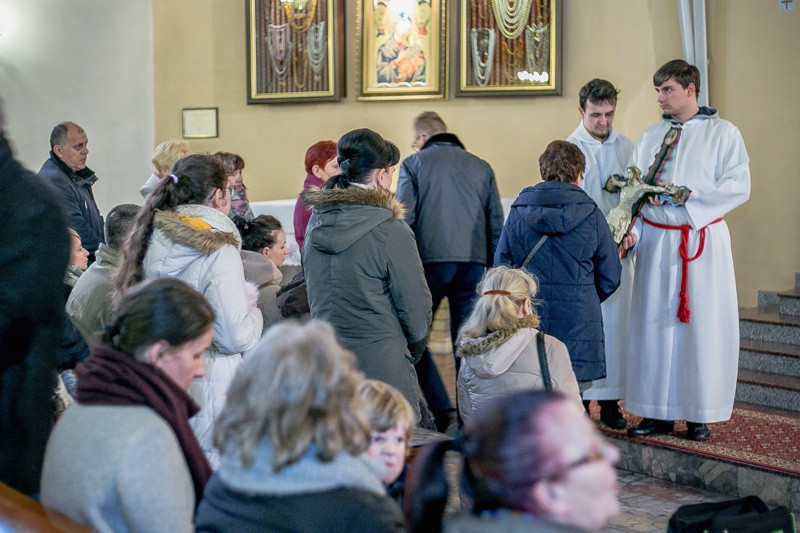 Wielki Piątek - Liturgia Męki Pańskiej [foto]