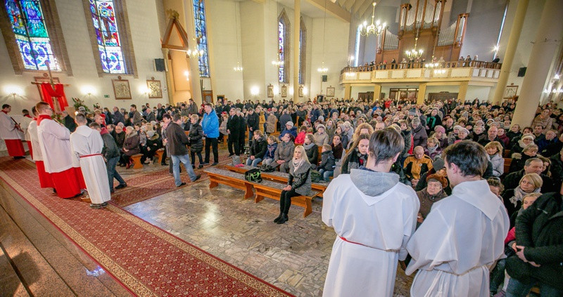 Wielki Piątek - Liturgia Męki Pańskiej [foto]