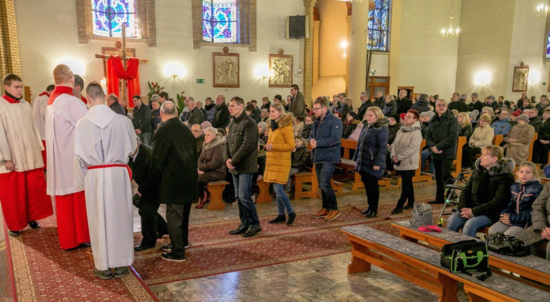 Wielki Piątek - Liturgia Męki Pańskiej [foto]