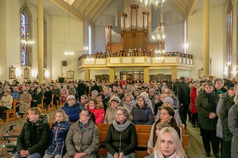 Wielki Piątek - Liturgia Męki Pańskiej [foto]