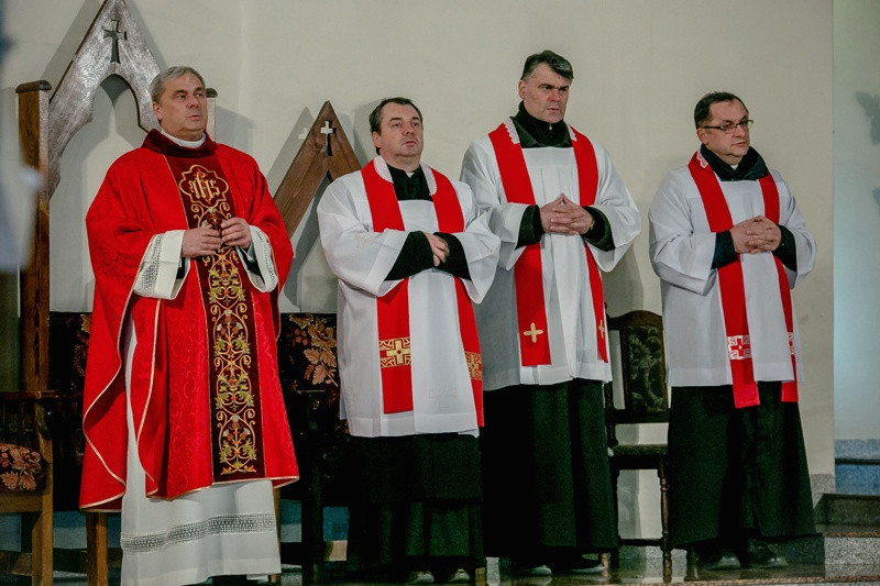 Wielki Piątek - Liturgia Męki Pańskiej [foto]
