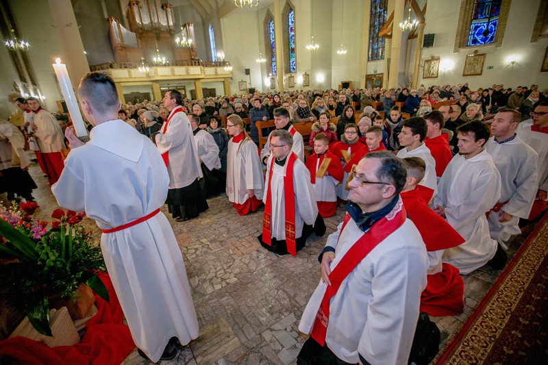 Wielki Piątek - Liturgia Męki Pańskiej [foto]