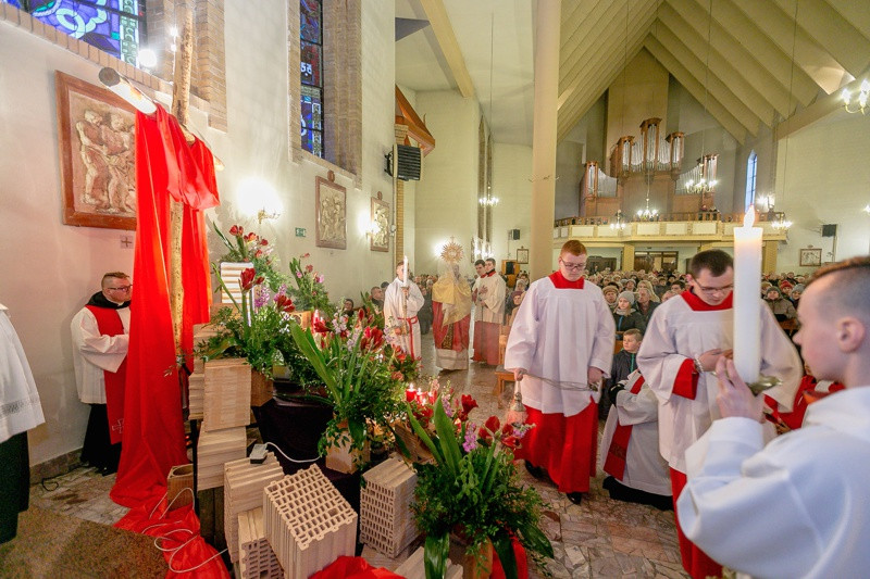 Wielki Piątek - Liturgia Męki Pańskiej [foto]