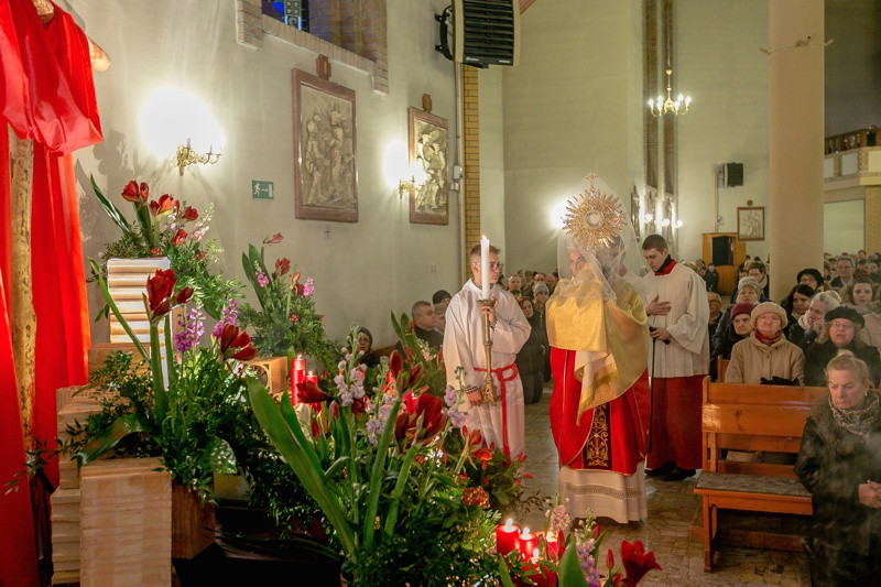 Wielki Piątek - Liturgia Męki Pańskiej [foto]