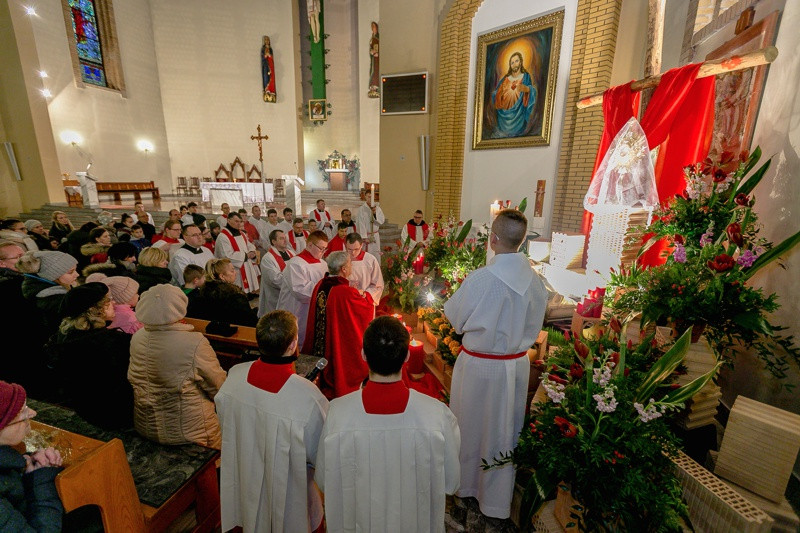 Wielki Piątek - Liturgia Męki Pańskiej [foto]
