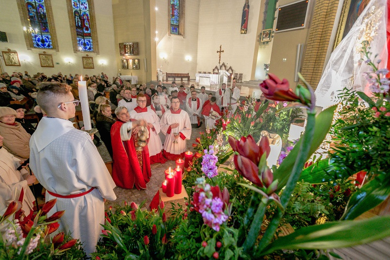 Wielki Piątek - Liturgia Męki Pańskiej [foto]