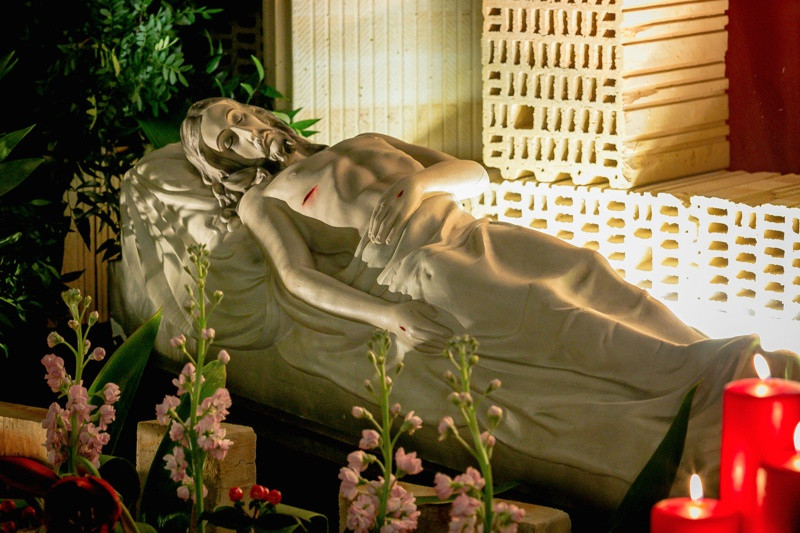 Wielki Piątek - Liturgia Męki Pańskiej [foto]