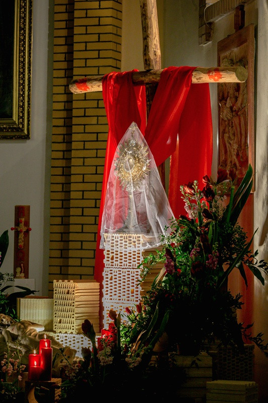 Wielki Piątek - Liturgia Męki Pańskiej [foto]