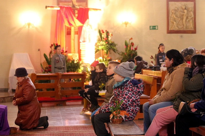 Wielka Sobota - święcenie pokarmów w polickich parafiach [foto]