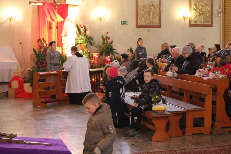 Wielka Sobota - święcenie pokarmów w polickich parafiach [foto]