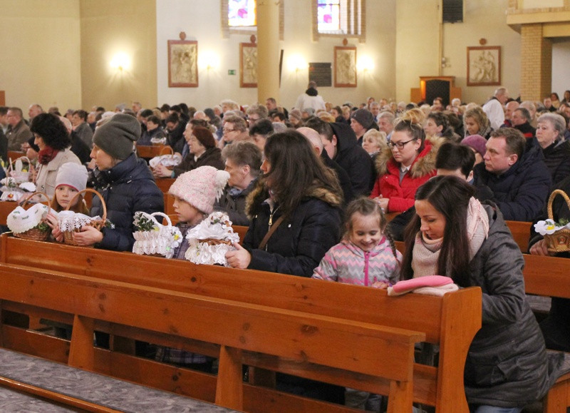 Wielka Sobota - święcenie pokarmów w polickich parafiach [foto]