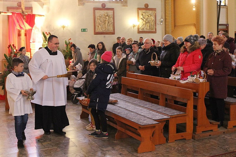 Wielka Sobota - święcenie pokarmów w polickich parafiach [foto]