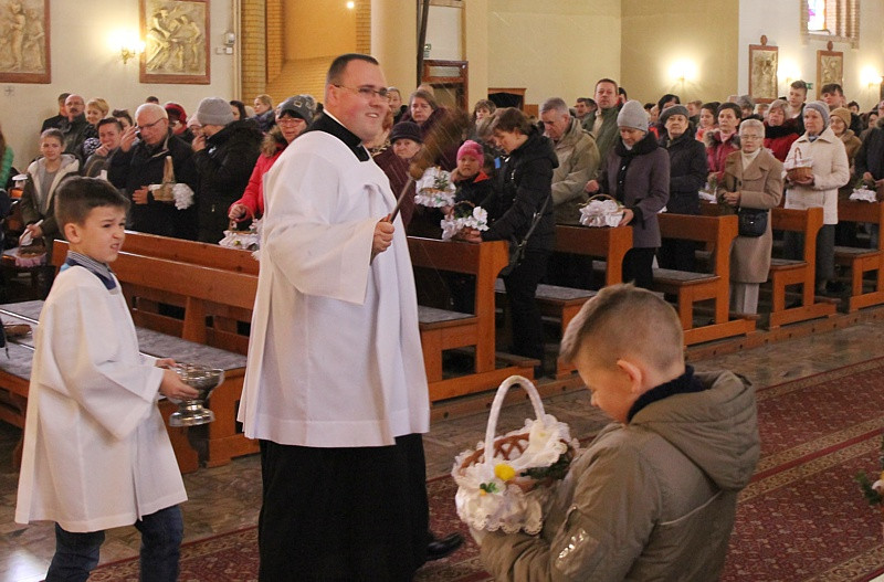 Wielka Sobota - święcenie pokarmów w polickich parafiach [foto]