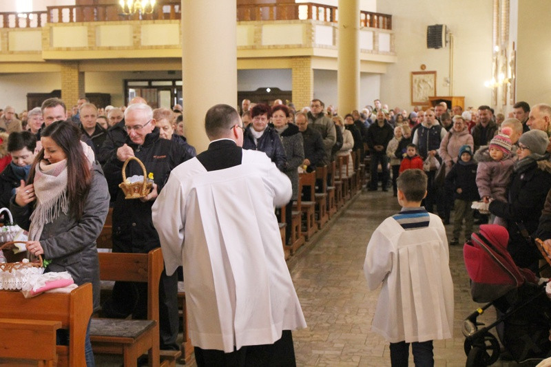 Wielka Sobota - święcenie pokarmów w polickich parafiach [foto]