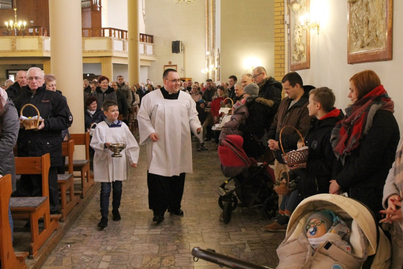 Wielka Sobota - święcenie pokarmów w polickich parafiach [foto]