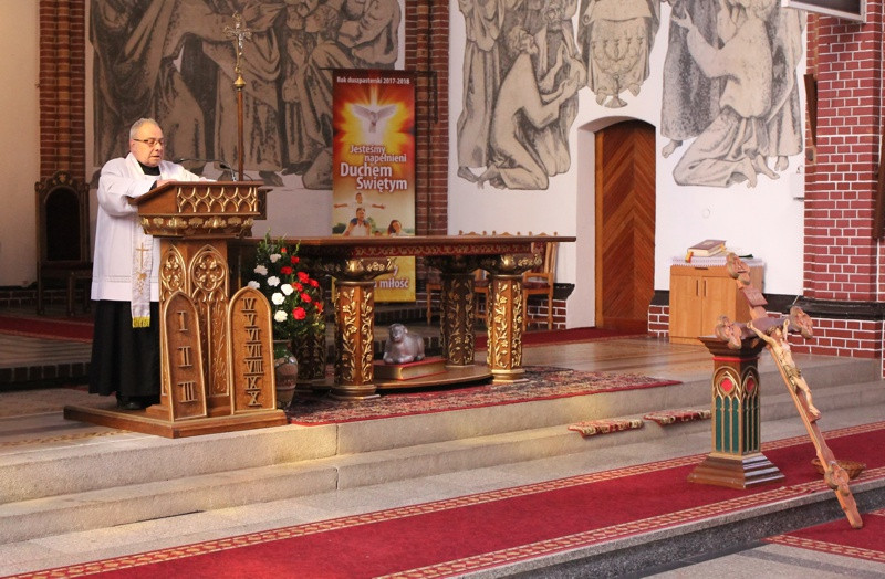 Wielka Sobota - święcenie pokarmów w polickich parafiach [foto]