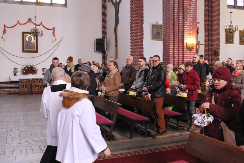 Wielka Sobota - święcenie pokarmów w polickich parafiach [foto]