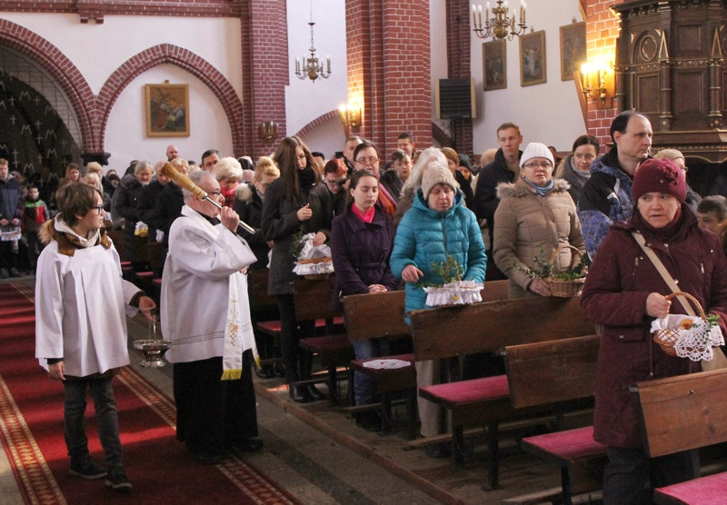 Wielka Sobota - święcenie pokarmów w polickich parafiach [foto]