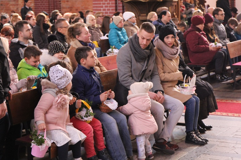Wielka Sobota - święcenie pokarmów w polickich parafiach [foto]