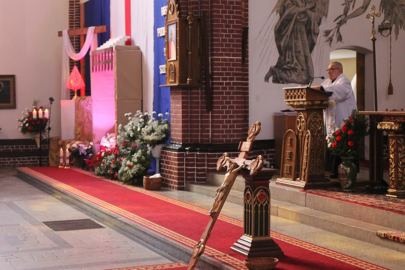 Wielka Sobota - święcenie pokarmów w polickich parafiach [foto]