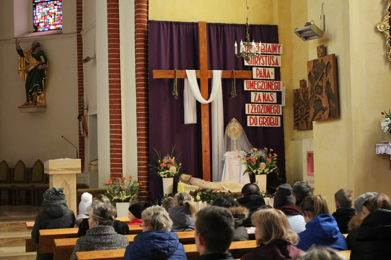 Wielka Sobota - święcenie pokarmów w polickich parafiach [foto]