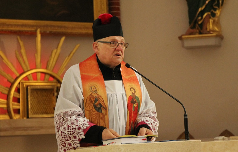 Wielka Sobota - święcenie pokarmów w polickich parafiach [foto]