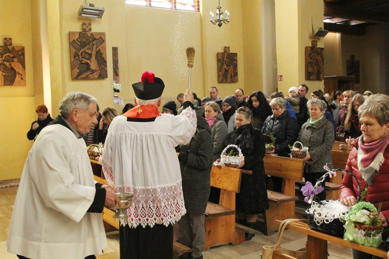 Wielka Sobota - święcenie pokarmów w polickich parafiach [foto]