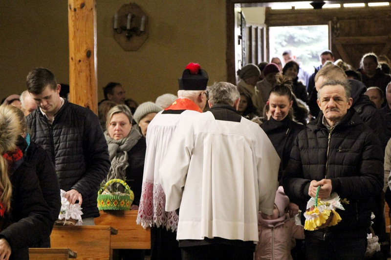 Wielka Sobota - święcenie pokarmów w polickich parafiach [foto]