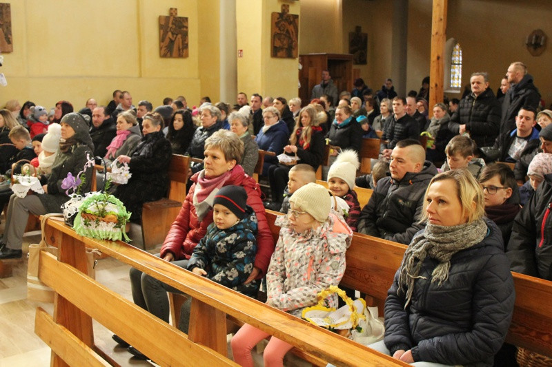 Wielka Sobota - święcenie pokarmów w polickich parafiach [foto]
