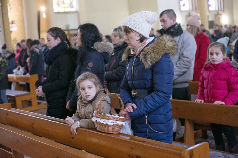 Wielka Sobota - święcenie pokarmów w polickich parafiach [foto]