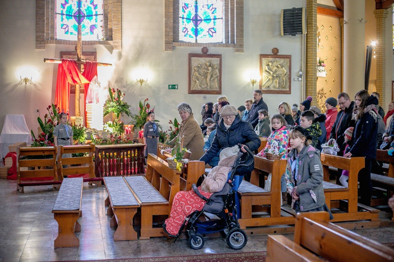Wielka Sobota - święcenie pokarmów w polickich parafiach [foto]