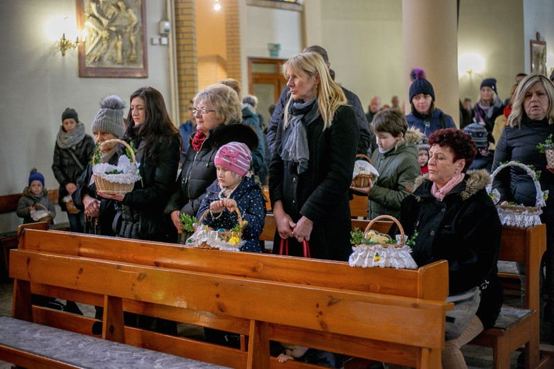 Wielka Sobota - święcenie pokarmów w polickich parafiach [foto]
