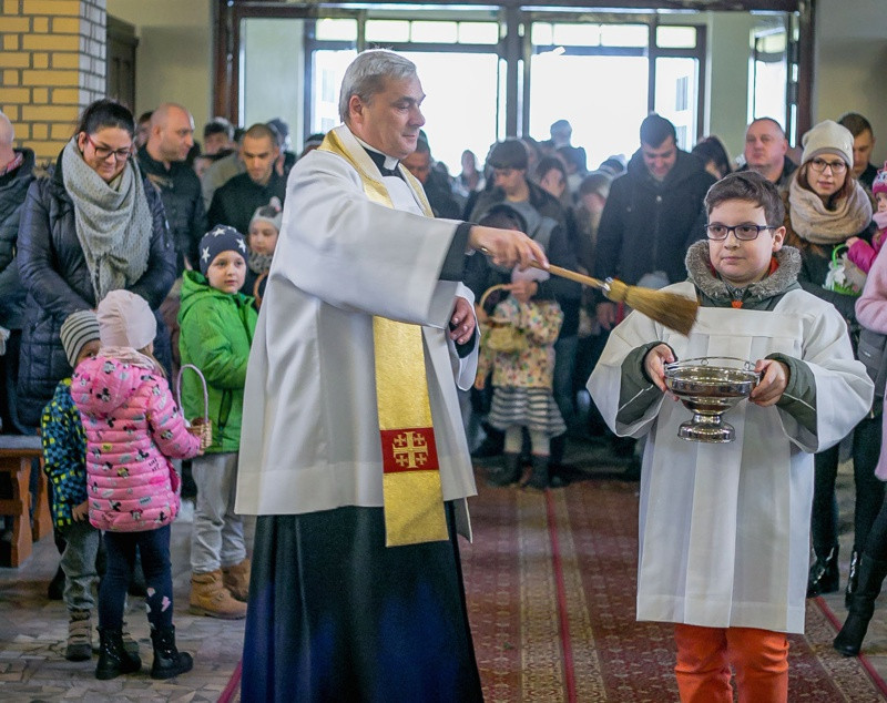 Wielka Sobota - święcenie pokarmów w polickich parafiach [foto]