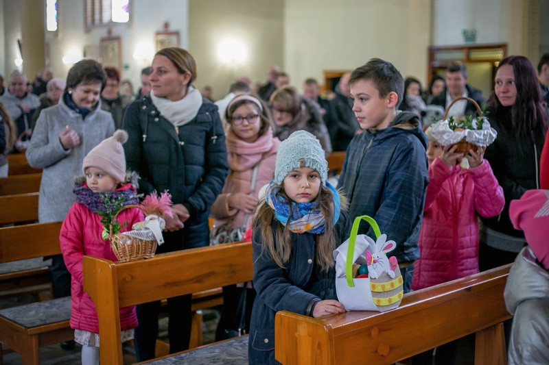 Wielka Sobota - święcenie pokarmów w polickich parafiach [foto]